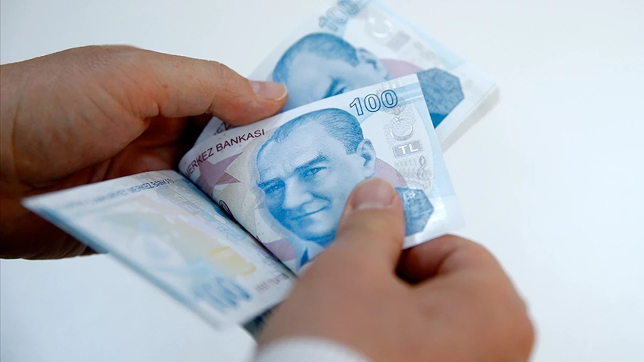 Üst Düzey Memurlara 30 Bin Lira Seyyanen Zam Onaylandı